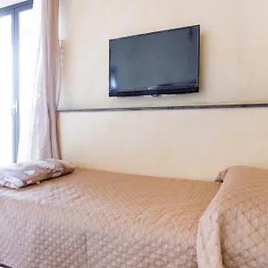 https://marys-house-catania.taorminaitalyhotels.com